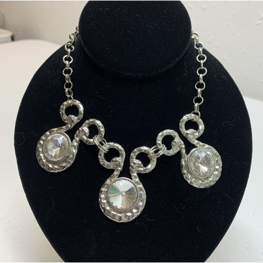 Paparazzi Hypnotized Hammered Links Rhinestone Crystals Silver Tone Necklace